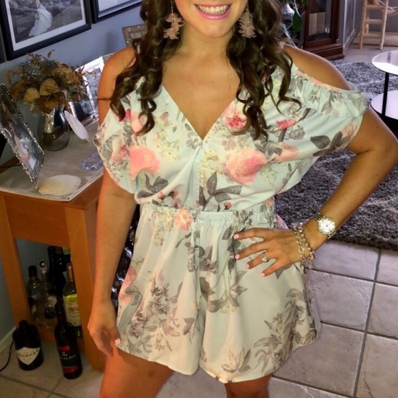 🆕 Cold Shoulder Floral Playsuit - Picture 6 of 8